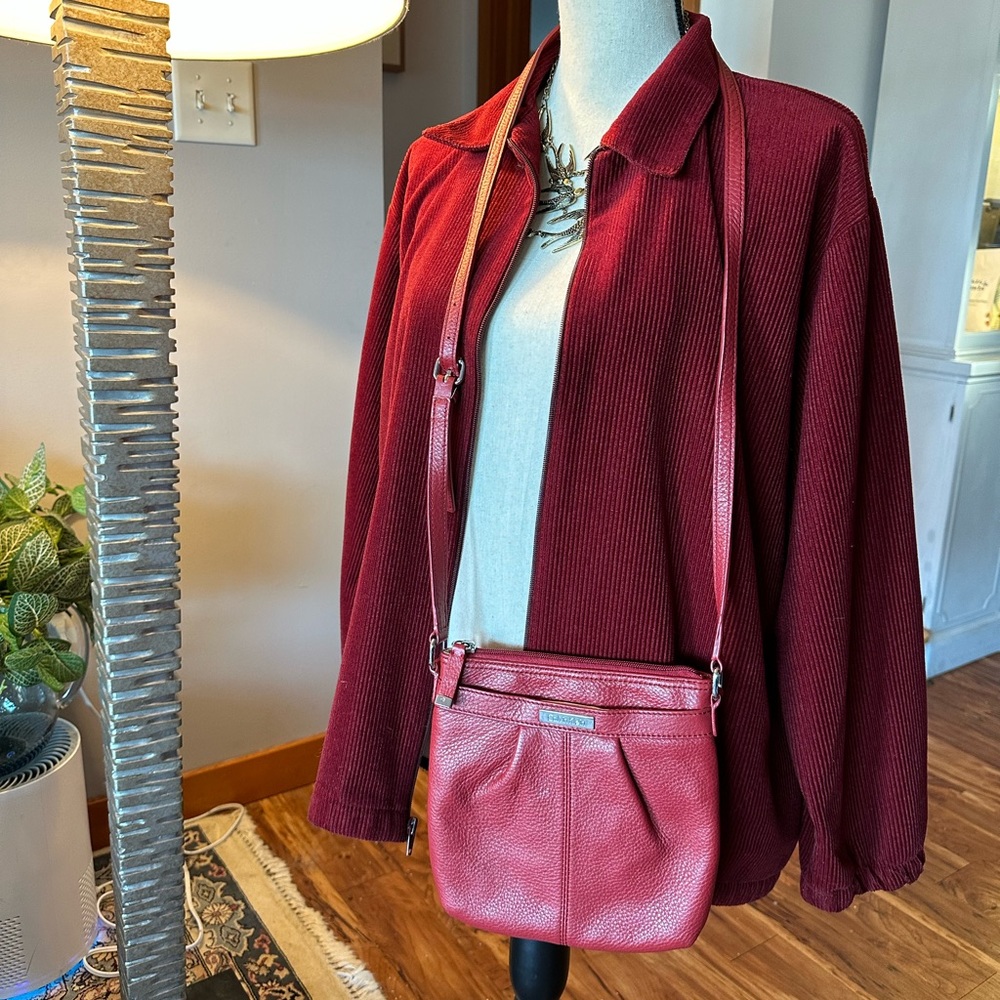 🛍 Calvin Klein Red Crossbody Bag Like New 🛍